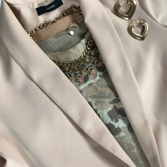 Meet your Posher, Tess! Aka Modern Bombshell. - Picture 6 of 8